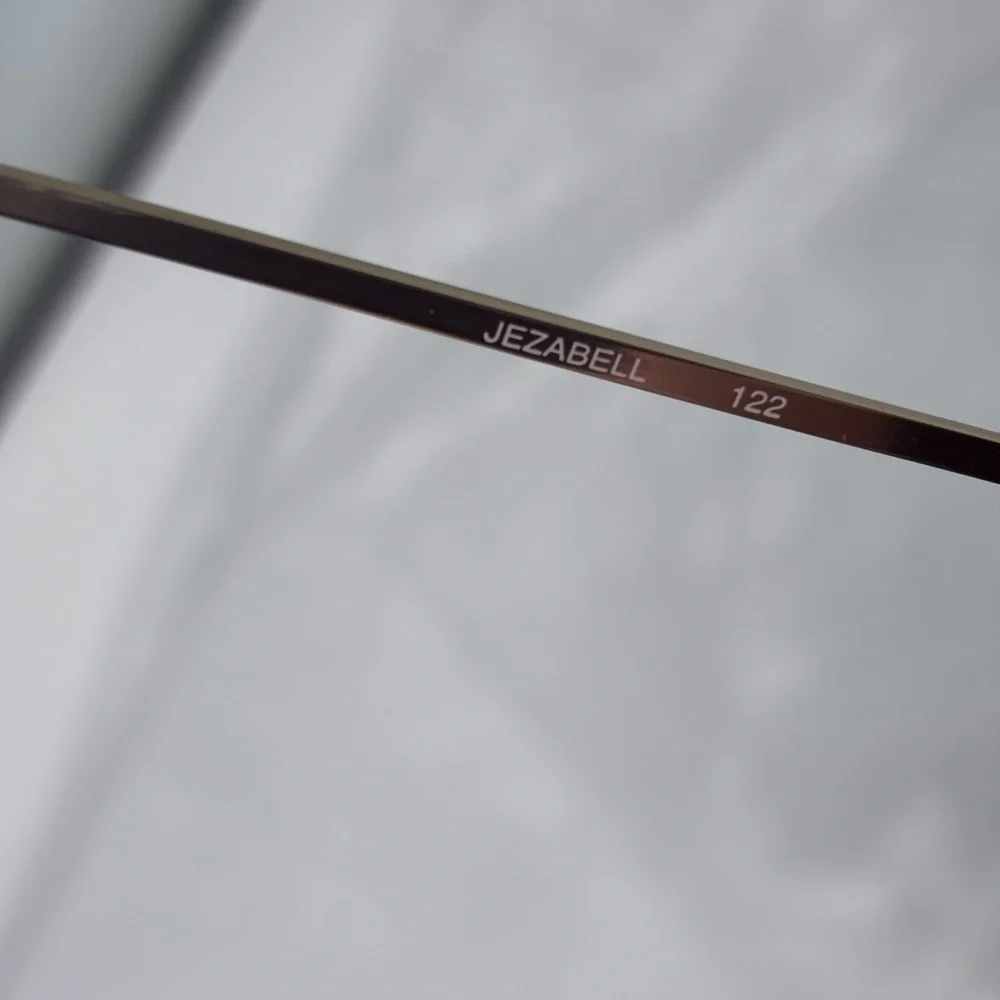 Quay Australia women’s Jezebel 122 sunglasses! - Picture 8 of 8